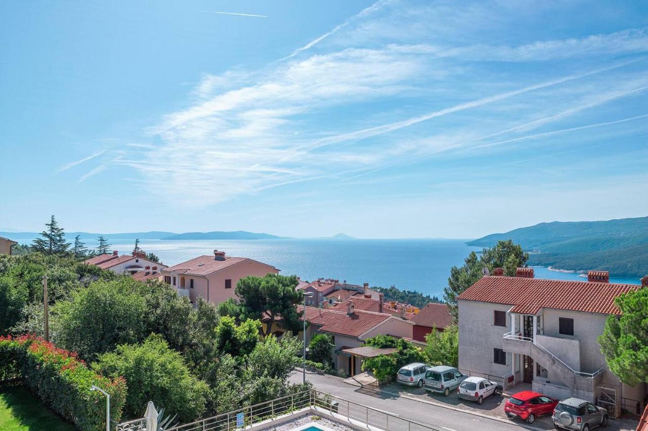 E&T Apartments With A Beautiful Pool Rabac Eksteriør bilde