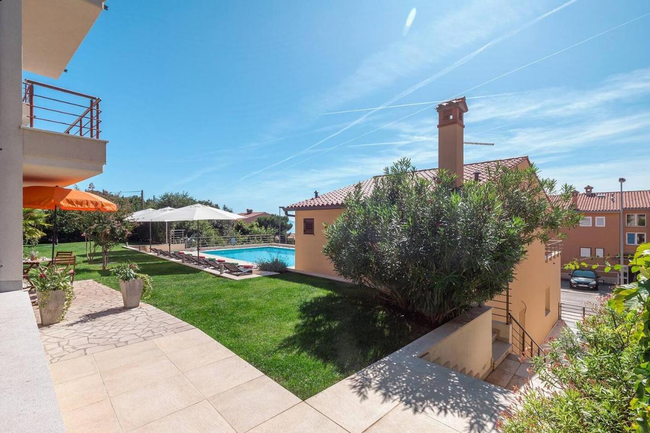 E&T Apartments With A Beautiful Pool Rabac Eksteriør bilde