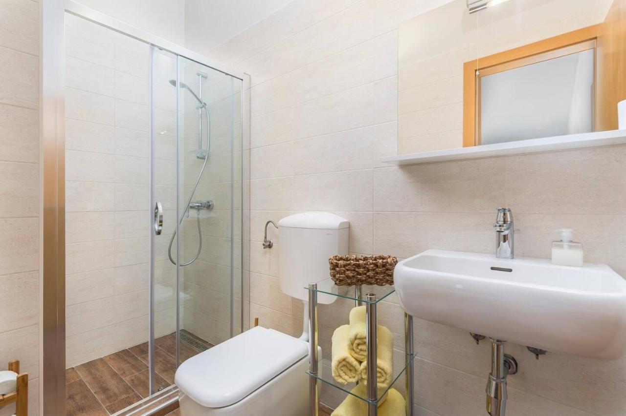 E&T Apartments With A Beautiful Pool Rabac Eksteriør bilde