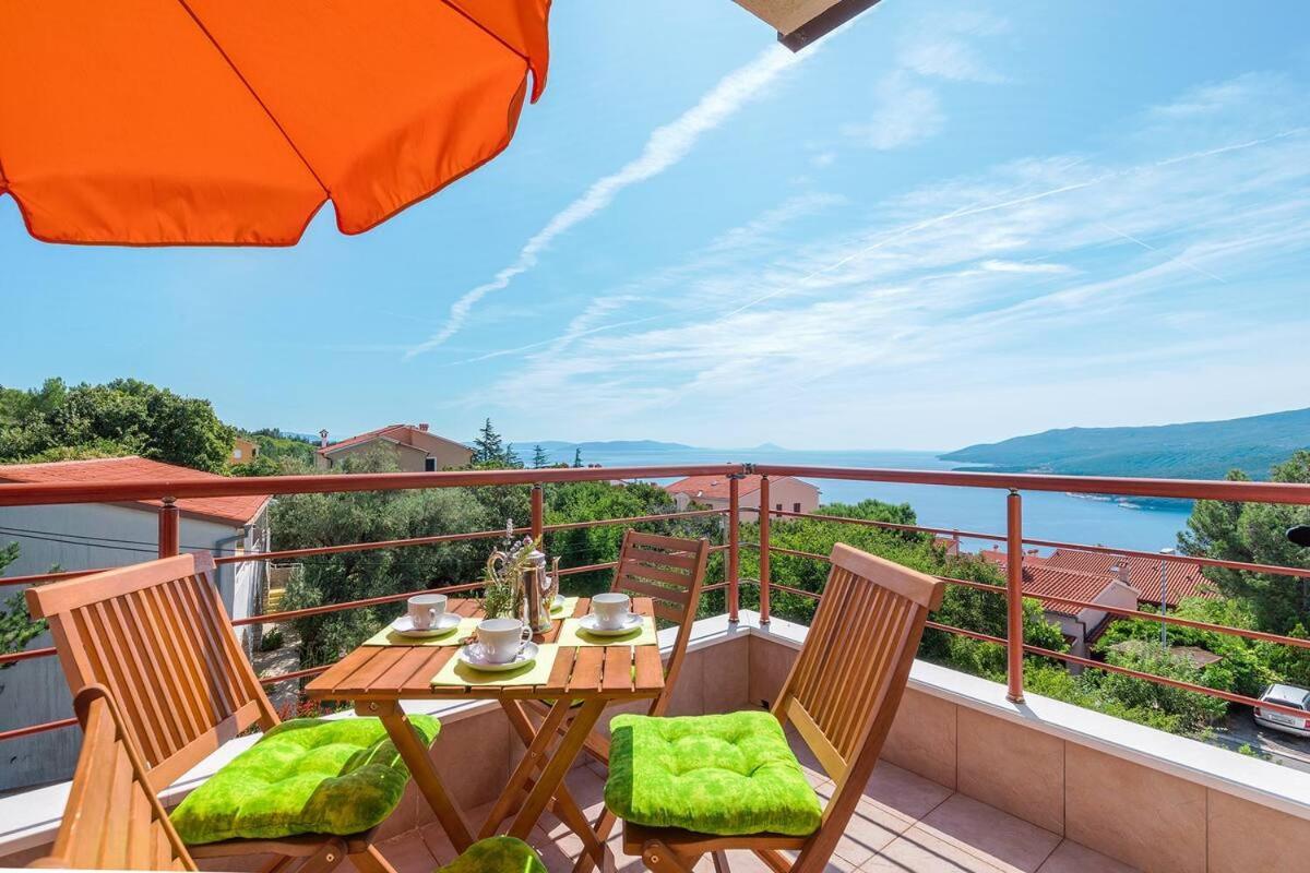 E&T Apartments With A Beautiful Pool Rabac Eksteriør bilde