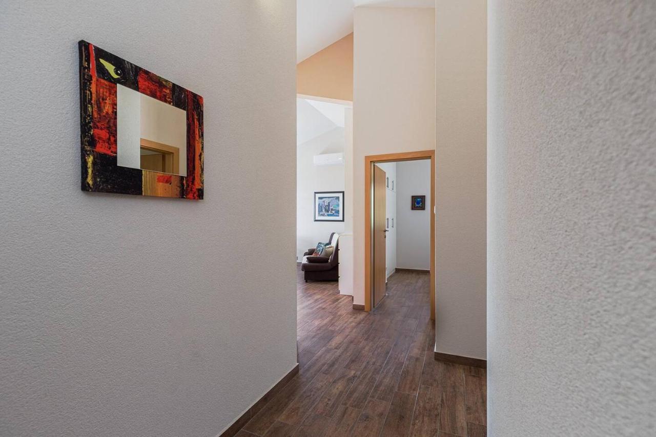 E&T Apartments With A Beautiful Pool Rabac Eksteriør bilde