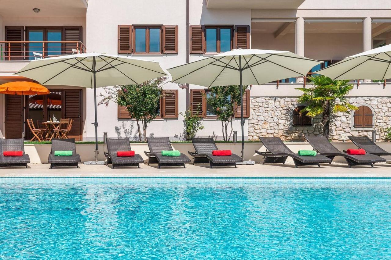 E&T Apartments With A Beautiful Pool Rabac Eksteriør bilde