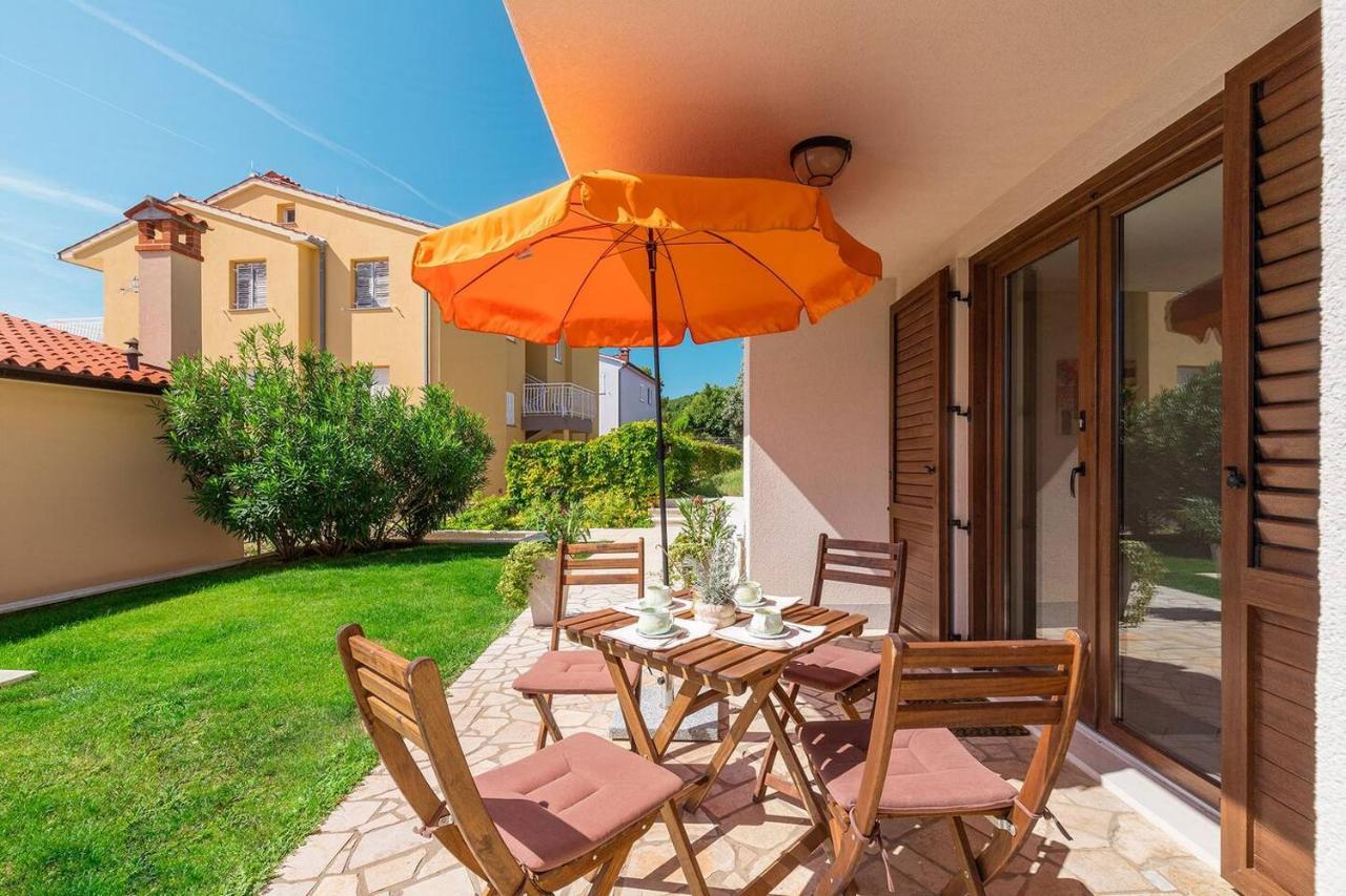E&T Apartments With A Beautiful Pool Rabac Eksteriør bilde