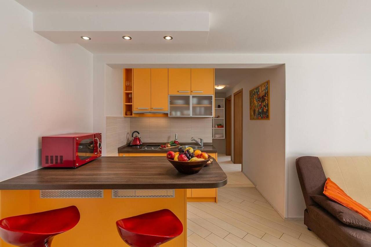 E&T Apartments With A Beautiful Pool Rabac Eksteriør bilde