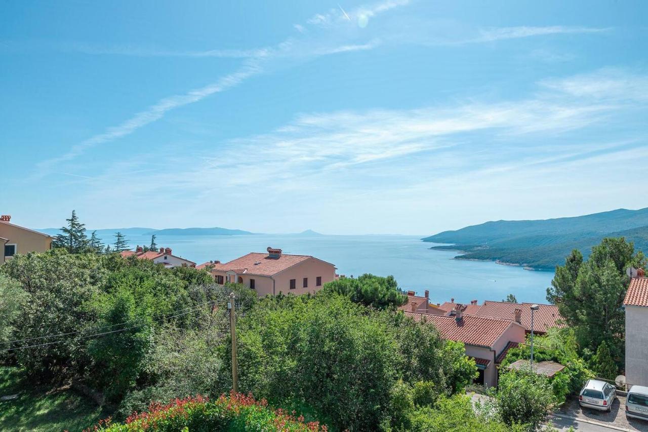 E&T Apartments With A Beautiful Pool Rabac Eksteriør bilde