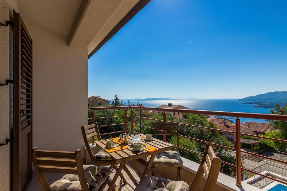 E&T Apartments With A Beautiful Pool Rabac Eksteriør bilde