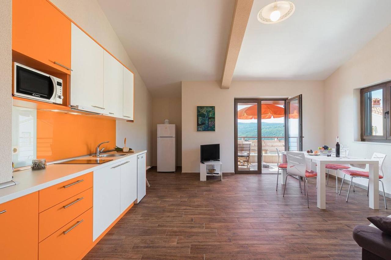 E&T Apartments With A Beautiful Pool Rabac Eksteriør bilde