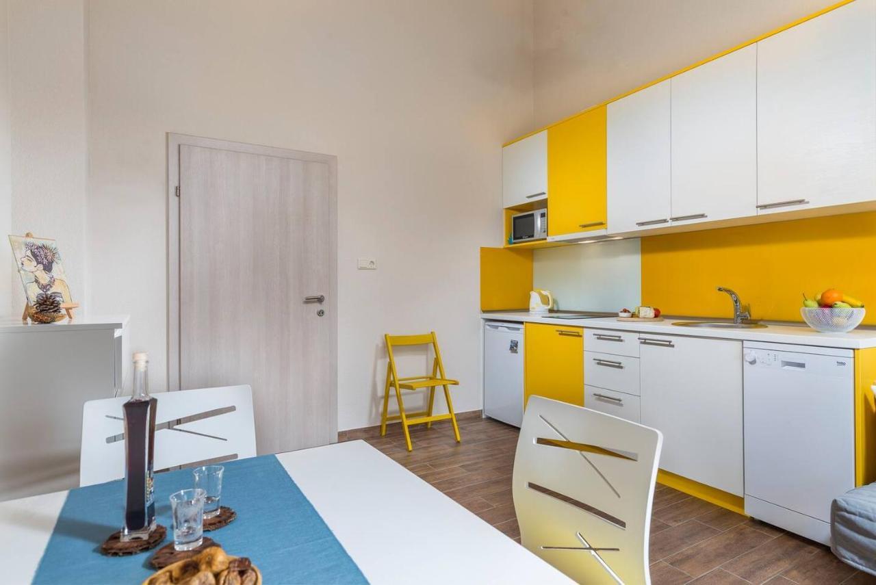E&T Apartments With A Beautiful Pool Rabac Eksteriør bilde